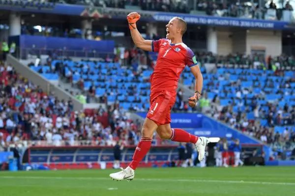  维罗纳门将神勇，多次扑救保住平局  