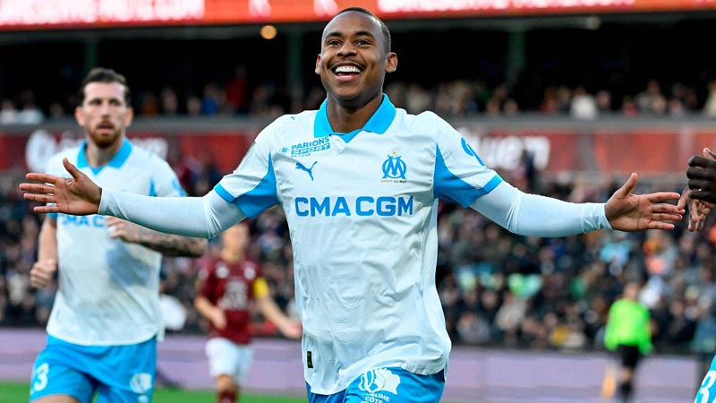  雨战激斗不分胜负，双方握手言和收场