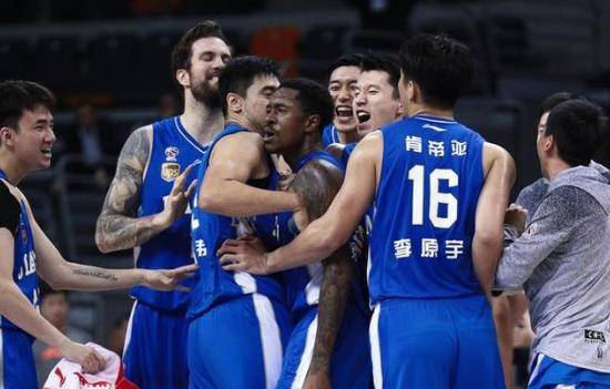  新星闪耀赛场，年轻前锋独中三元