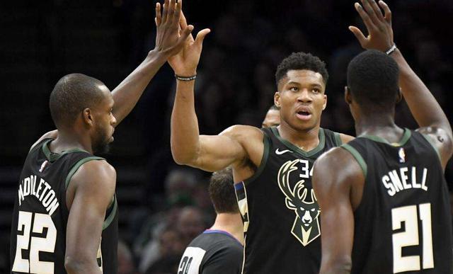  贾巴尔发球上网战术奏效轻取胜利果实