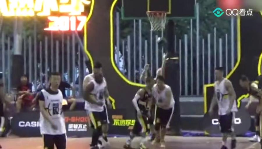  跨年大战火星撞地球引爆观众席