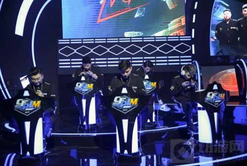  电竞选手日常训练，汗水铸就辉煌战绩