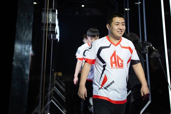  网坛情侣档同场竞技，爱情与事业双丰收